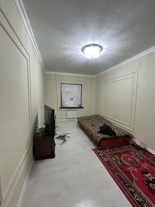 Продаётся 1+ плюс комнатная квартира 1-ый этаж с двориком 6-микр