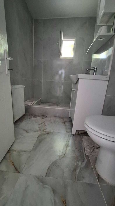 Apartament 2 camere decomandat in Onesti, zona de sus.