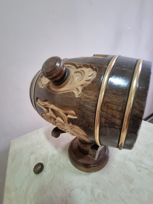 Продам бочку деревянную для напитков