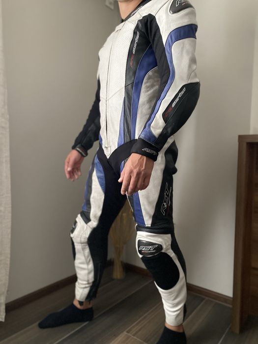 Цял  екип Rst pro serias carbon 54 56 кожен екип