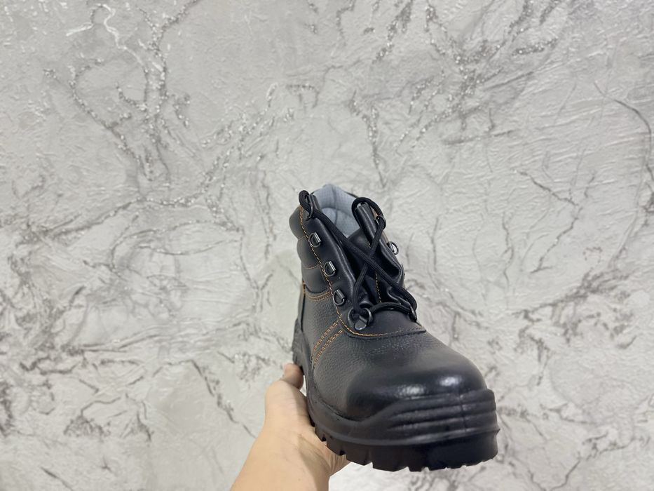 Рабочие ботинки ( 39 размер )