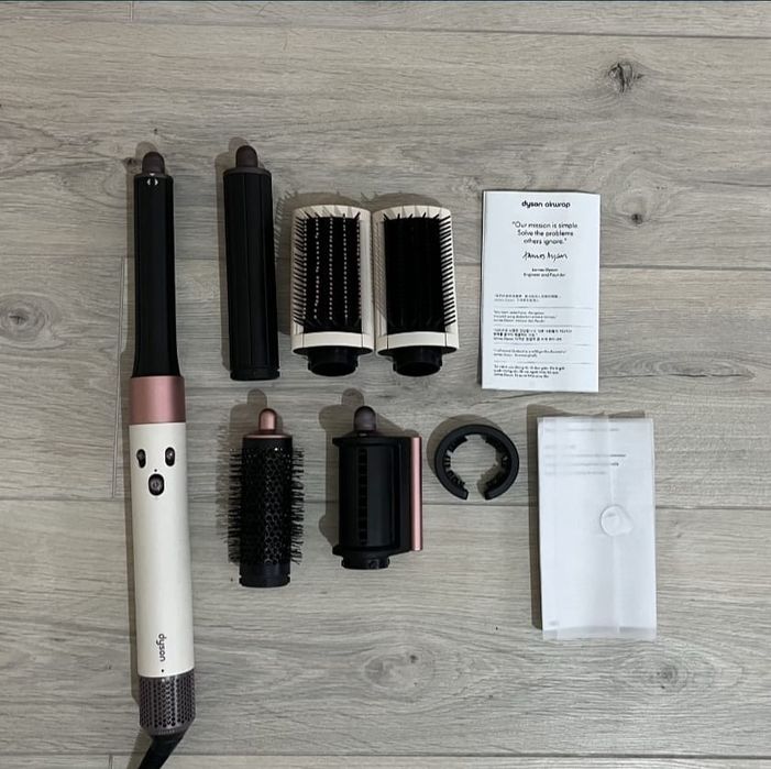 Продам Dyson весь комплект новый