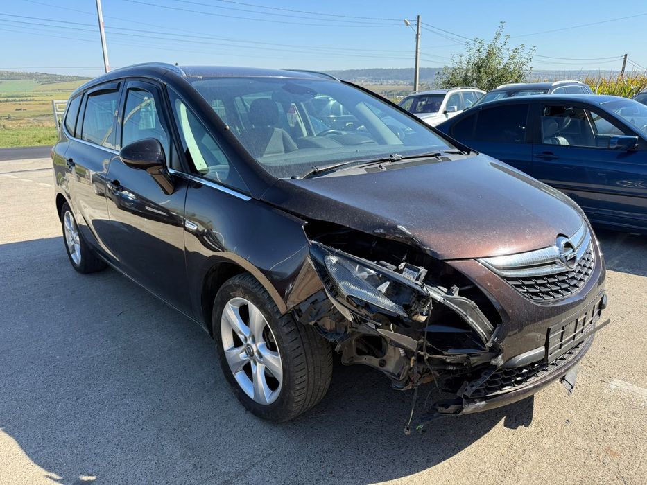 Dezmembrez Opel zafira c 2013 Maro - GOP 1.6 cdti B16DTH volan stanga