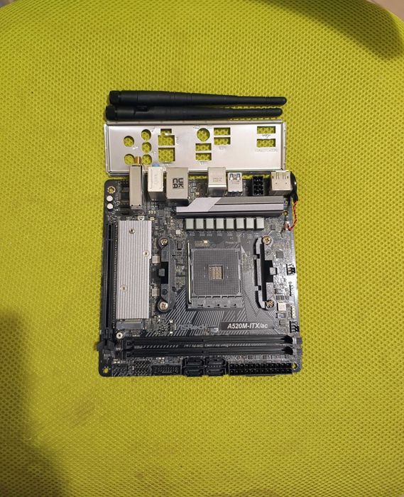 placa de baza mini-ITX AsRock A520M-ITX/ac