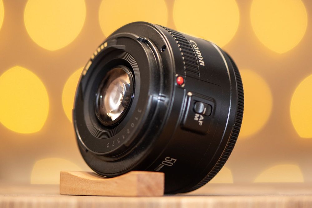 Canon 60D фотоапарат + два обектива и аксесоари Kanon