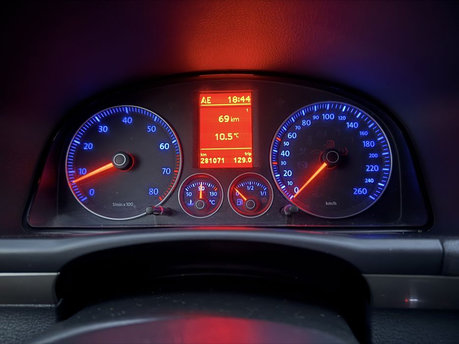 VOLKSWAGEN Touran 2009 — imagine 4