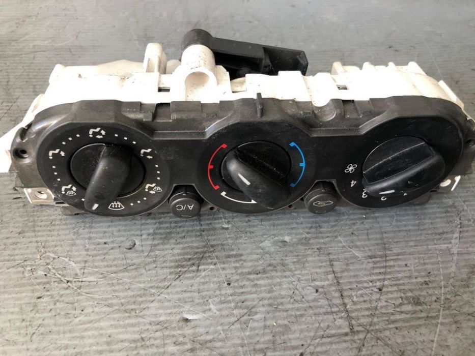 panou comanda ac ford focus 2