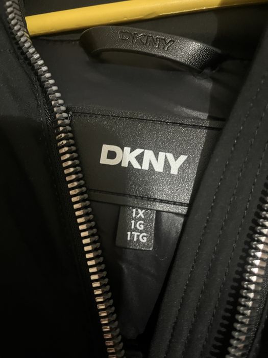 De vanzare Geaca de iarna DKNY noua cu eticheta.