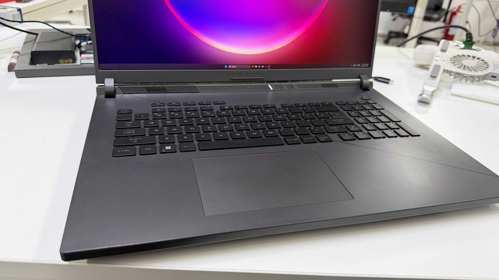 Laptop Gaming ASUS ROG Strix G18 G814JVR Intel Core i9 14900HX 5.8 GHz 18" QHD+IPS 240Hz, 32GB DDR5, 1TB SSD,GeForce RTX™ 4060