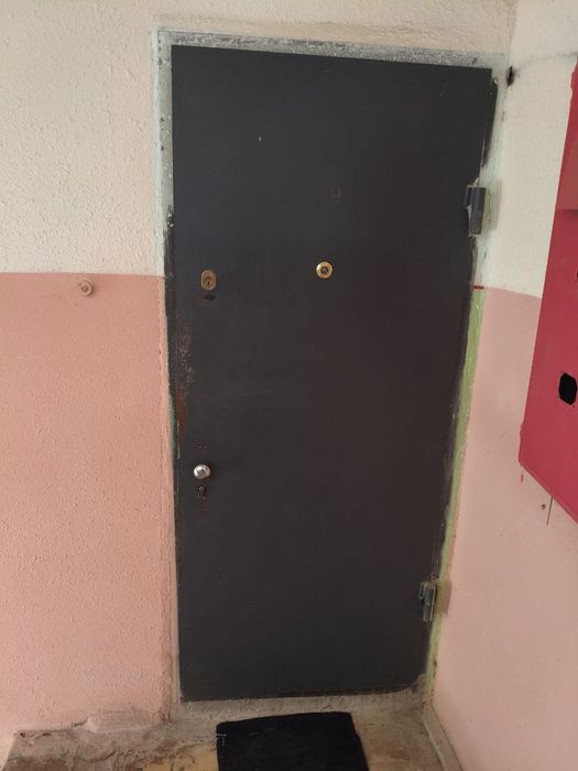 Продам входную дверь