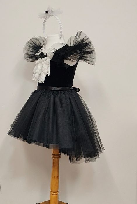 Costum randunica fetite,rochiță neagră tutu  3,4,5,6,7 ani made în Ro.