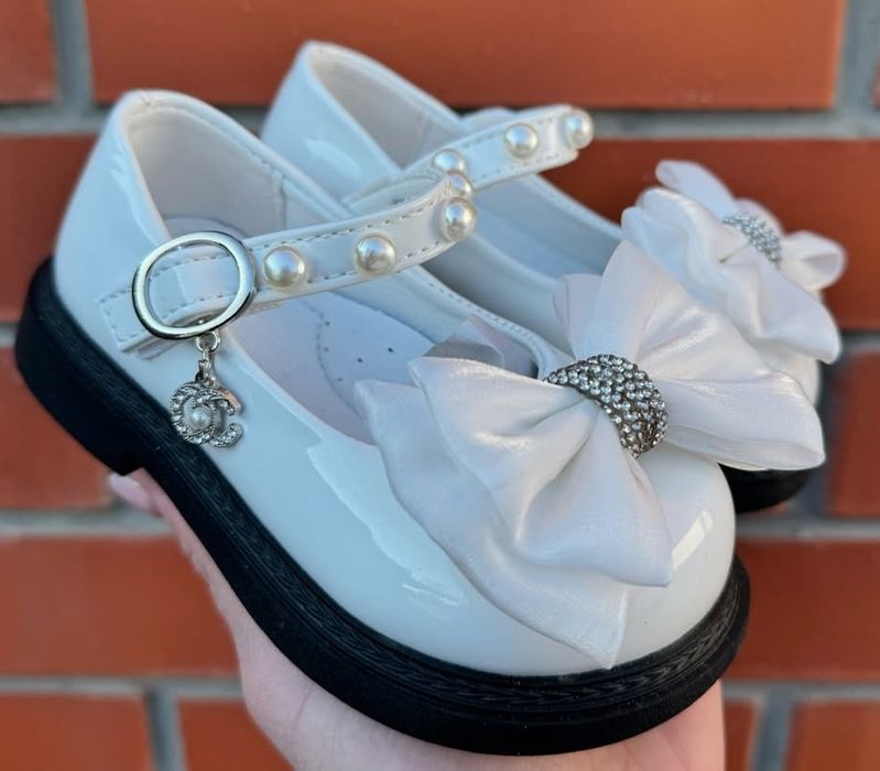 Продам детские туфли