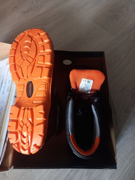 Продам спец обувь новую 41 размер