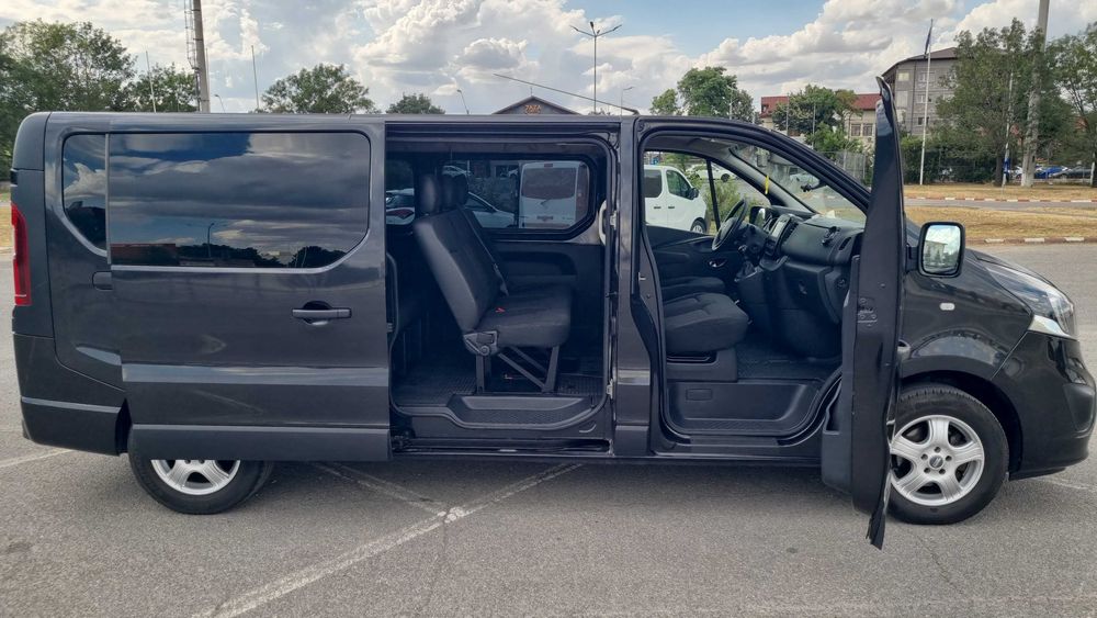 Inchiriez microbuz 8+1 Opel Vivaro