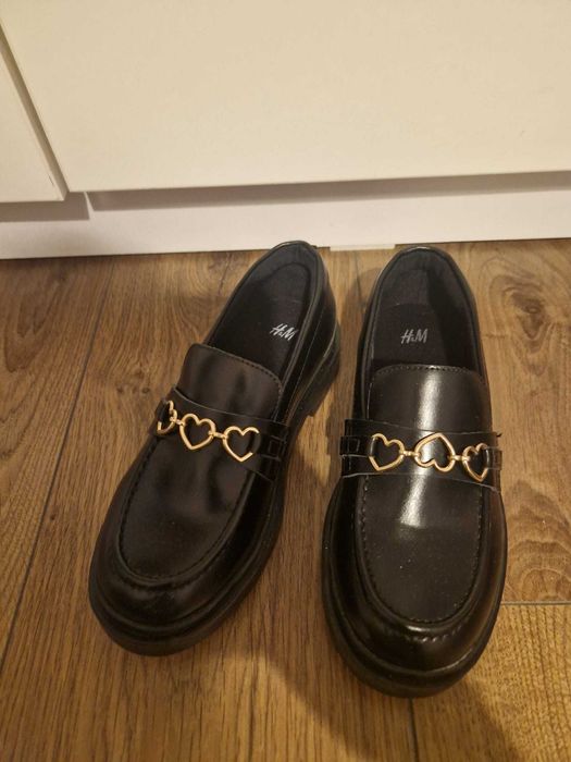 Mocasini H&M Fete mărimea 31 - Detaliu inimi aurii