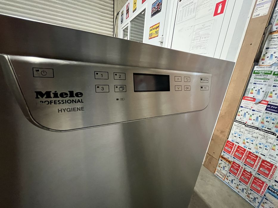 Професионална съдомиялна машина Miele PG 8059