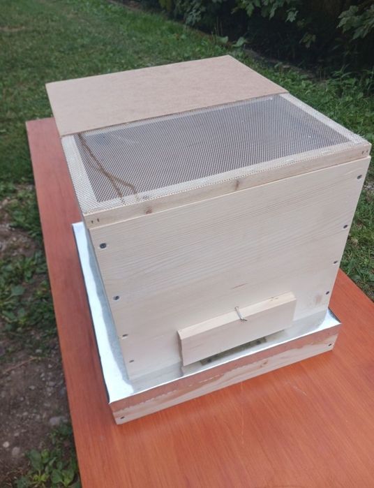 Cutii stupi pe 10 sau 12 rame