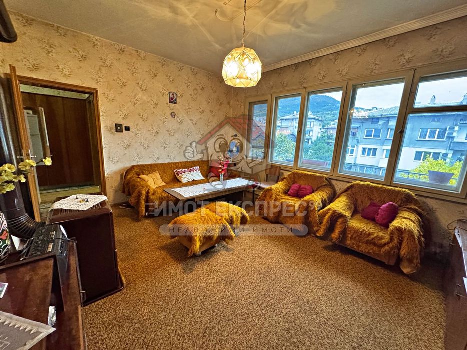 Дава се под наем Тристаен апартамент в Асеновград - 90 кв.м за 306 € - Снимка #2