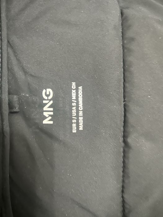 Зимний черный пуховик