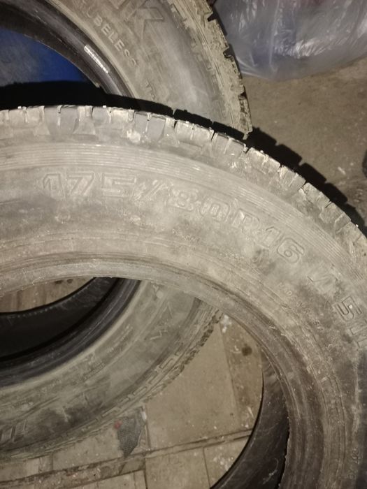 Продам комплект резины на Ниву