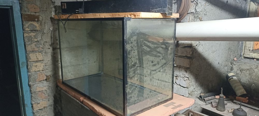 Аквариум продам б.у