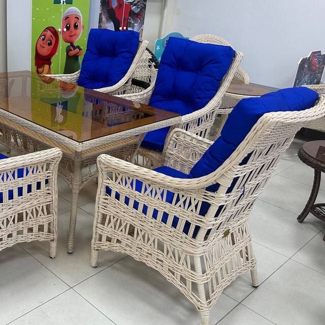 Arzon va ishonchli ratan stol stularmiz bor