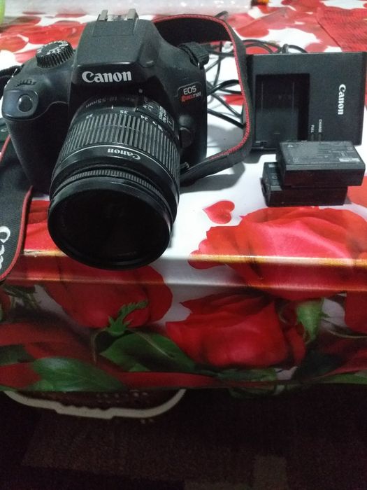 Canon EOSRebel T100.
