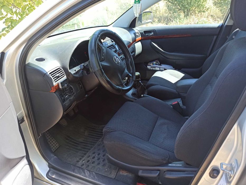 Toyota Avensis T25 - 2.2 diesel