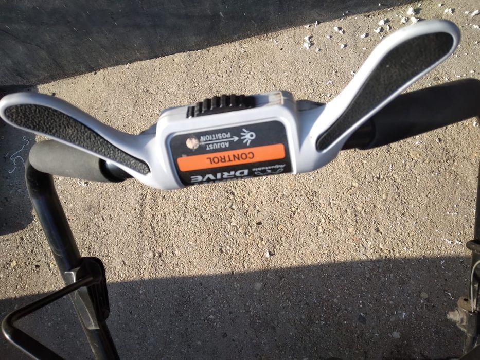 Masina de tuns iarba Honda HRR216K