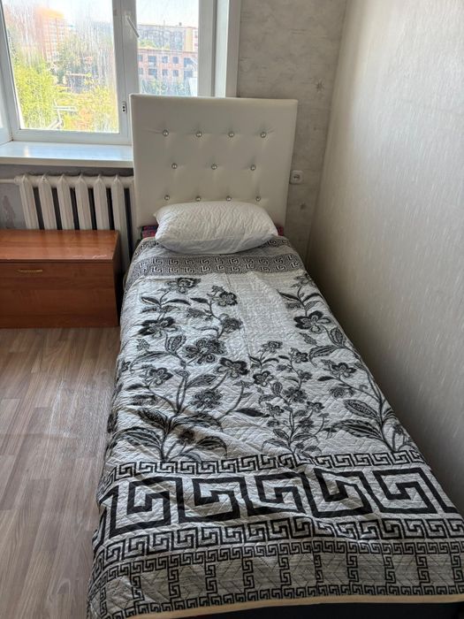 1 адамдық кровать(тахта) сатылады.