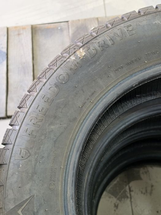 Freedom Drive North Claw 225/65 R17 102 T