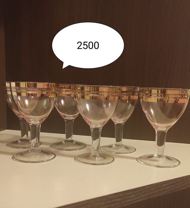 Хрустальные вазочки, конфетницы.