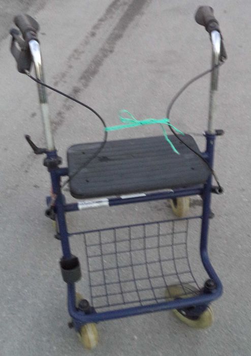 ПРОХОДИЛКА сгъваема с две спирачки