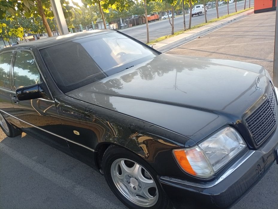 Mercedes W140 black