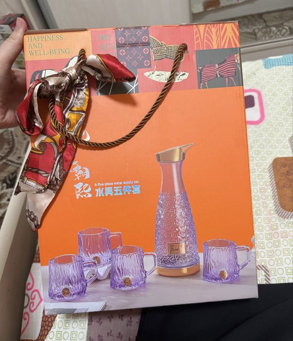 Tozza xitoy chinnisi toʻy marakalrga tugʻilgan padarkaga va boshqa bay