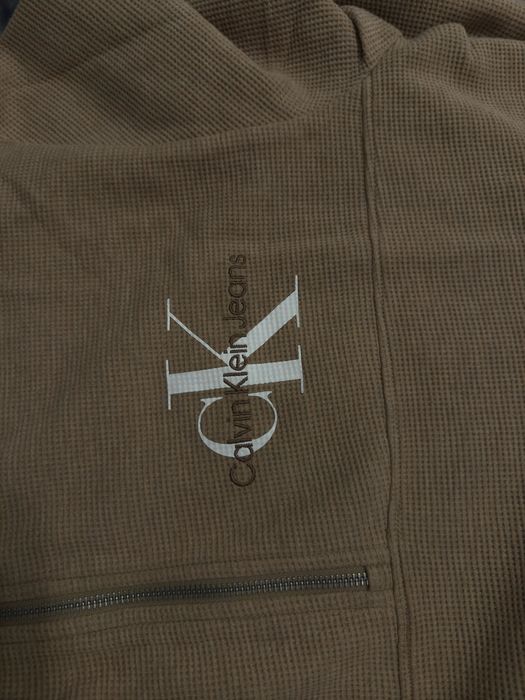 ЧИСТО НОВ суичър на Calvin Klein