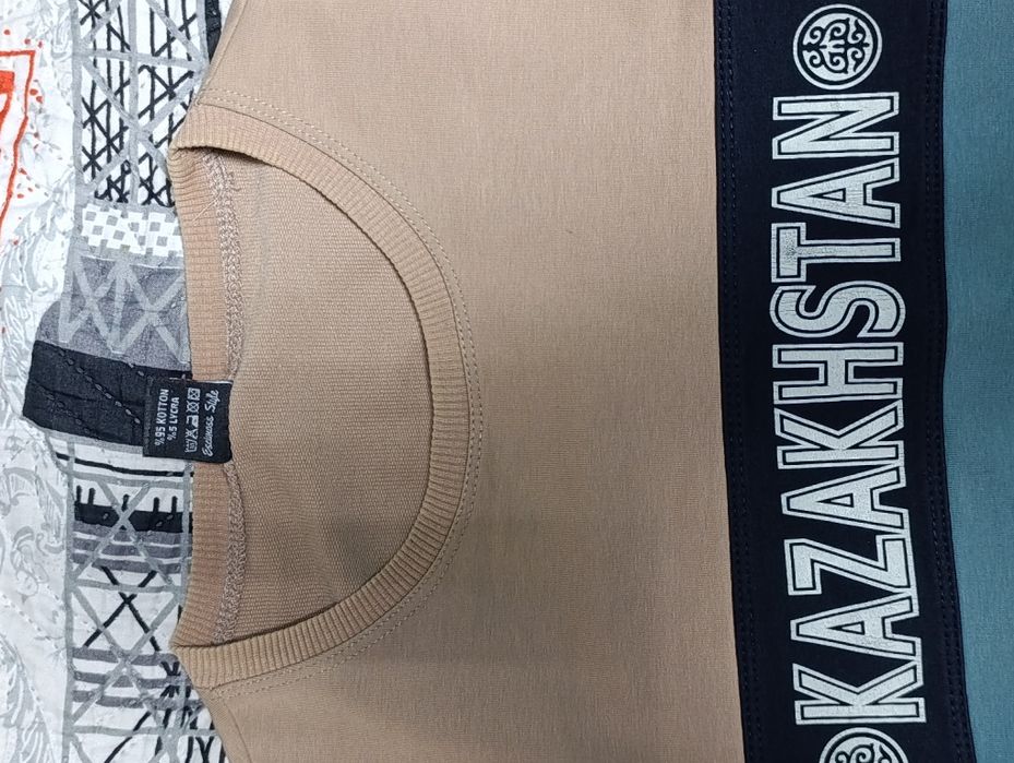 Кофта с надписью Казахстан 48-50 размер