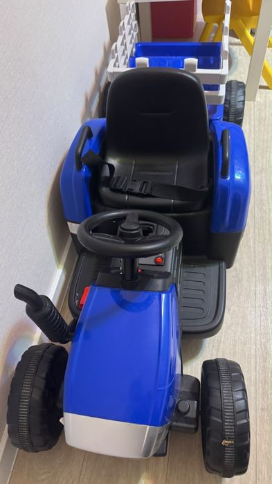 игрушечный трактор