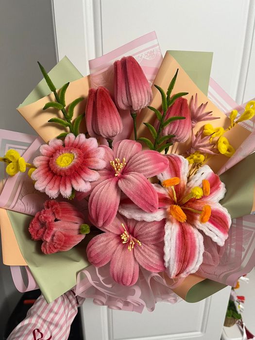 Buchete din flori plusate