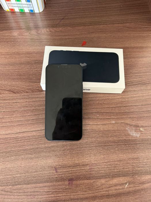 iPhone 13 mini.