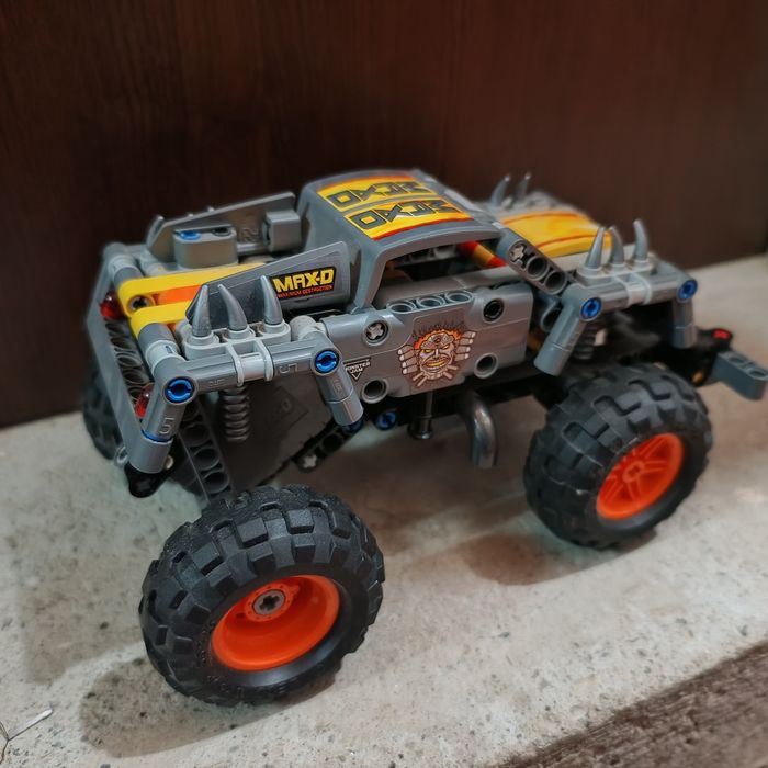 Lego technic cu motor