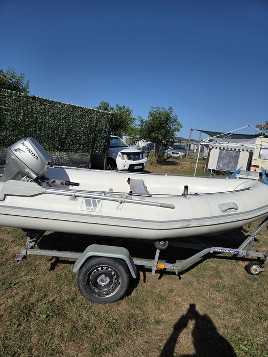 Продава се лодка RIB 360 Tender