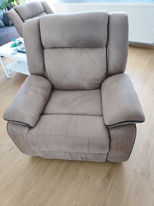 Продавам два броя релакс фотьойли