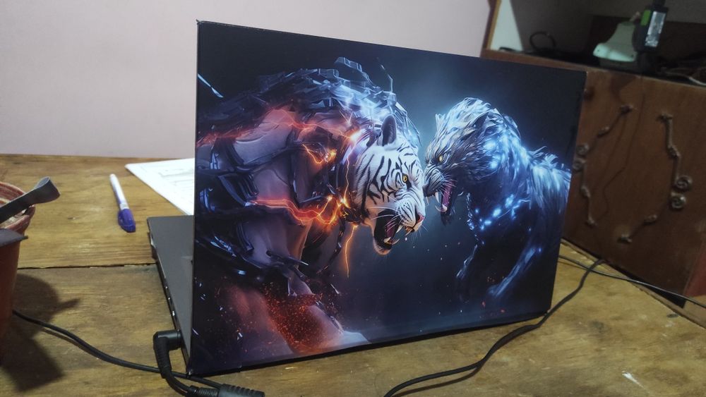 Noutbuk Stiker chzilishdan va zarbadan himoya vositasi oʻzgacha dizay