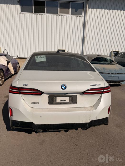 BMW i5 40L 2025 yil