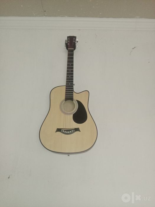 Gitara yangi hilatdagi