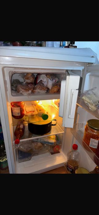 Vand frigider cu congelator a+ folosit 3 ani 390 lei