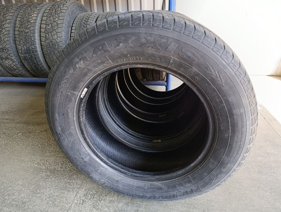 Продам комплект шин Maxxis