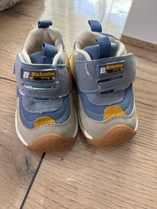 Продам детские кросовки