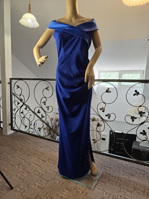 Rochie cu crăpătură
